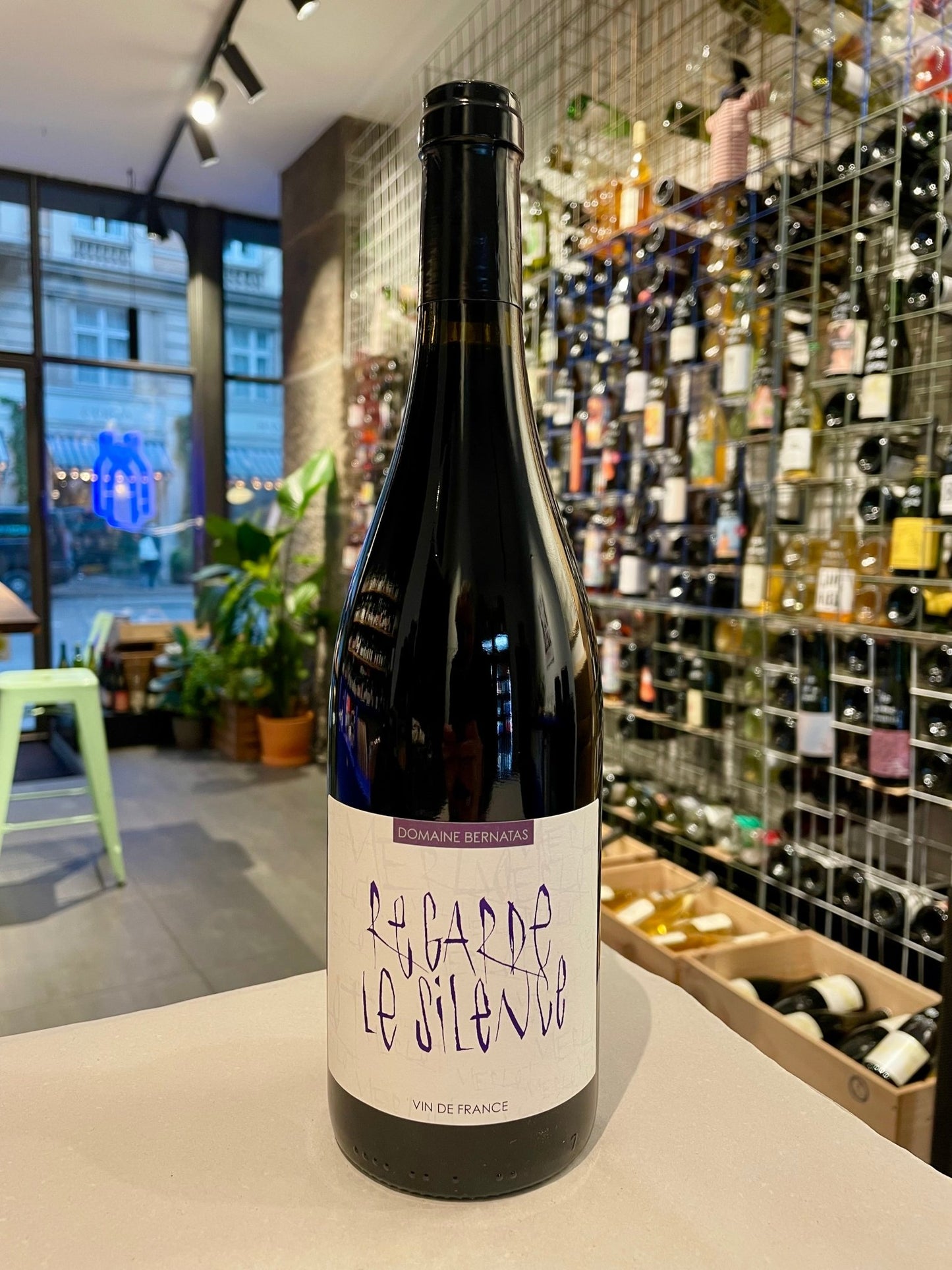 Regarde le Silence Rouge 2021 - let og saftig Merlot - budovin.dk